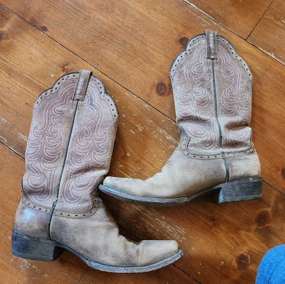 Womens Ariat boots - Picture 2 of 6